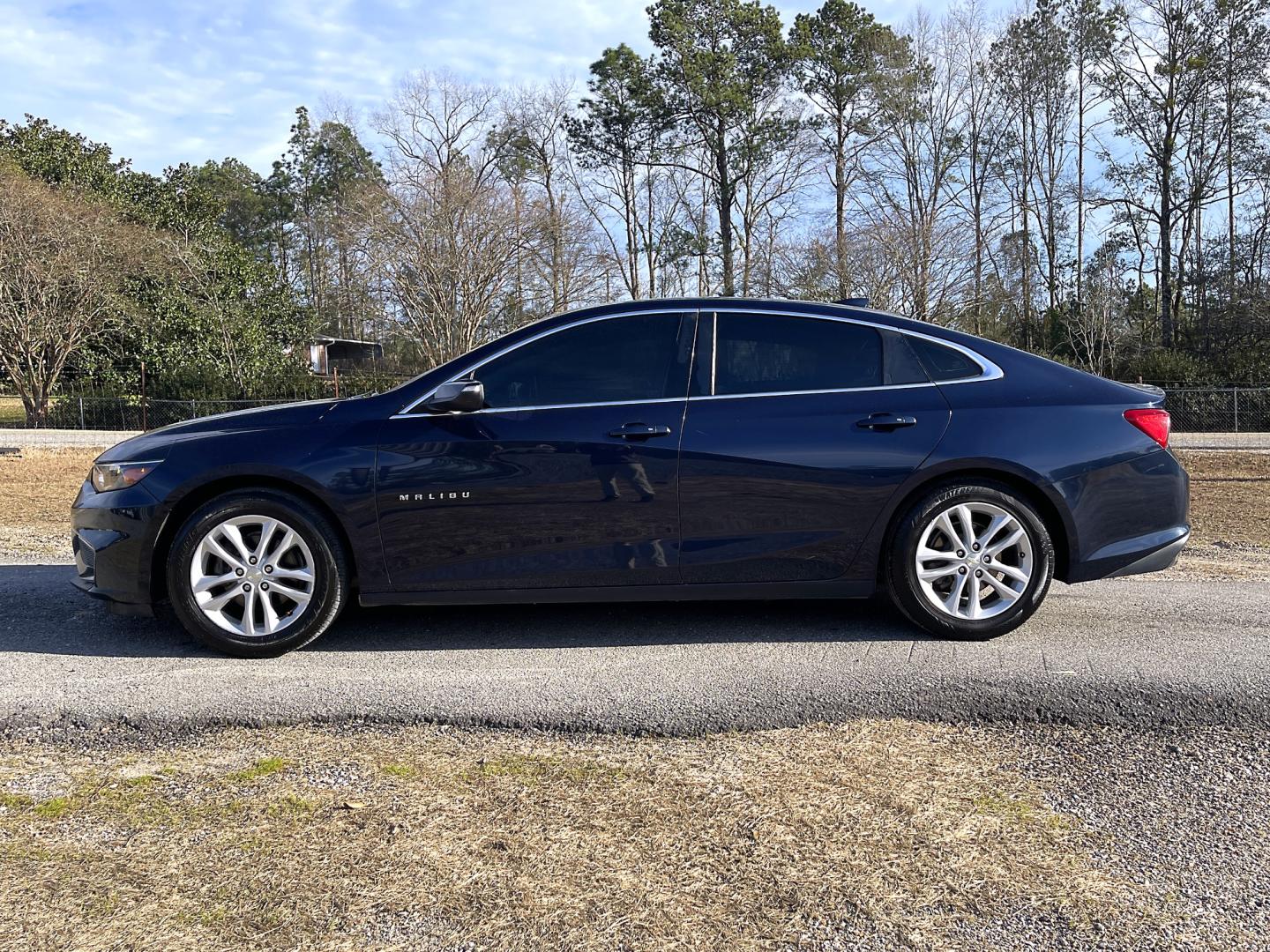 2018 Blue Chevrolet Malibu LT (1G1ZD5ST0JF) with an 1.5L L4 DOHC 16V engine, 6 Automatic transmission, located at 18001 Kellogg Rd, Saucier, MS, 39574, (228) 832-1441, 139.421463, -76.641457 - Photo#4